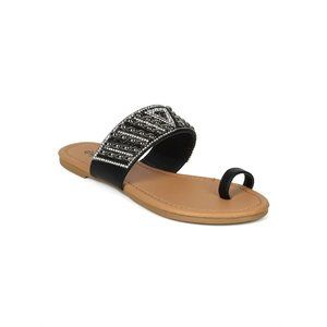 3/$10 Qupid Women Toe Ring Rhinestone Embellished Summer Sandal- Black- Size 8